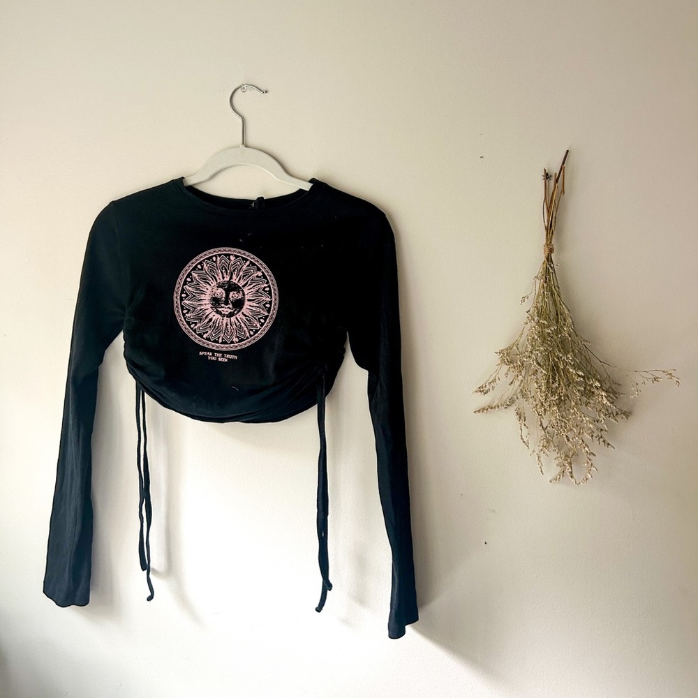 black graphic crop top